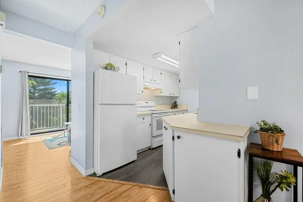 1055 72 Avenue NW Calgary AB T2K 5S4