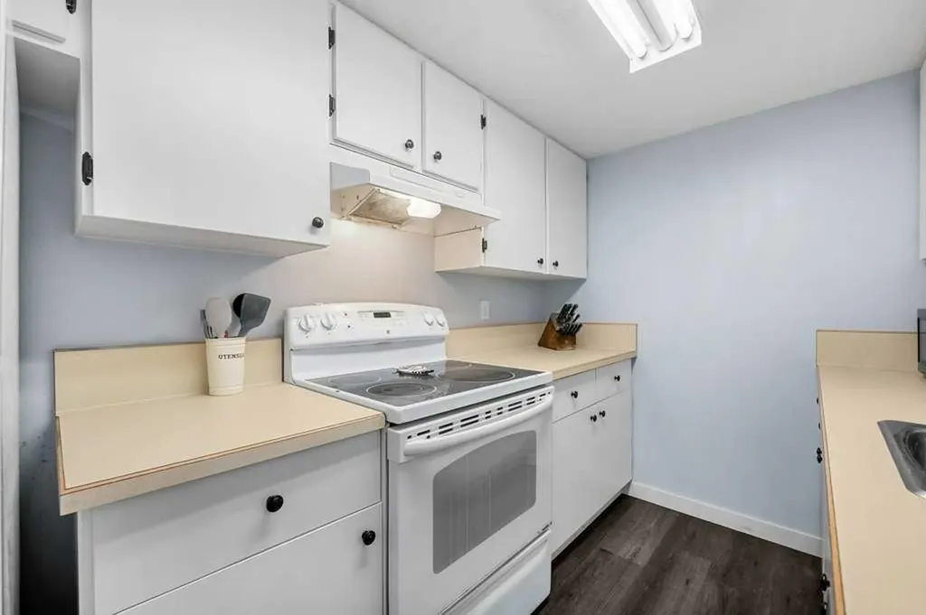 1055 72 Avenue NW Calgary AB T2K 5S4