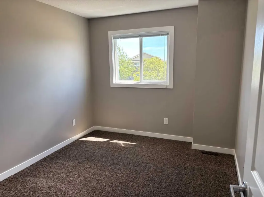 205 Silkstone Road W Lethbridge AB T1J 4J9