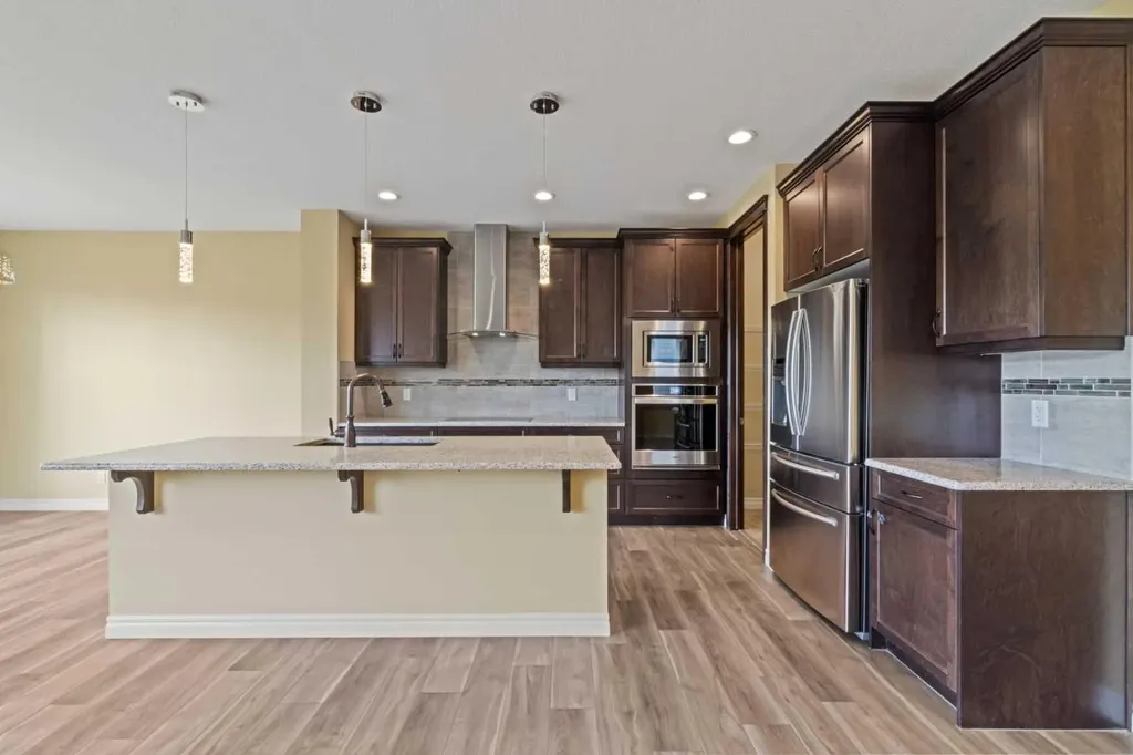 284 Nolancrest Heights NW Calgary AB T3R 0V8