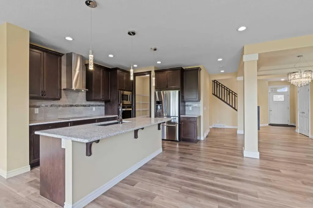 284 Nolancrest Heights NW Calgary AB T3R 0V8