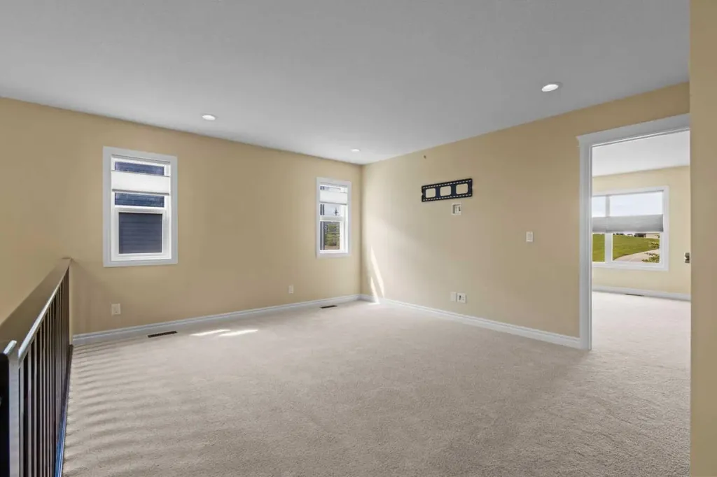 284 Nolancrest Heights NW Calgary AB T3R 0V8