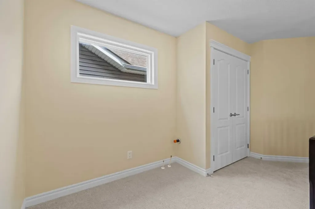 284 Nolancrest Heights NW Calgary AB T3R 0V8