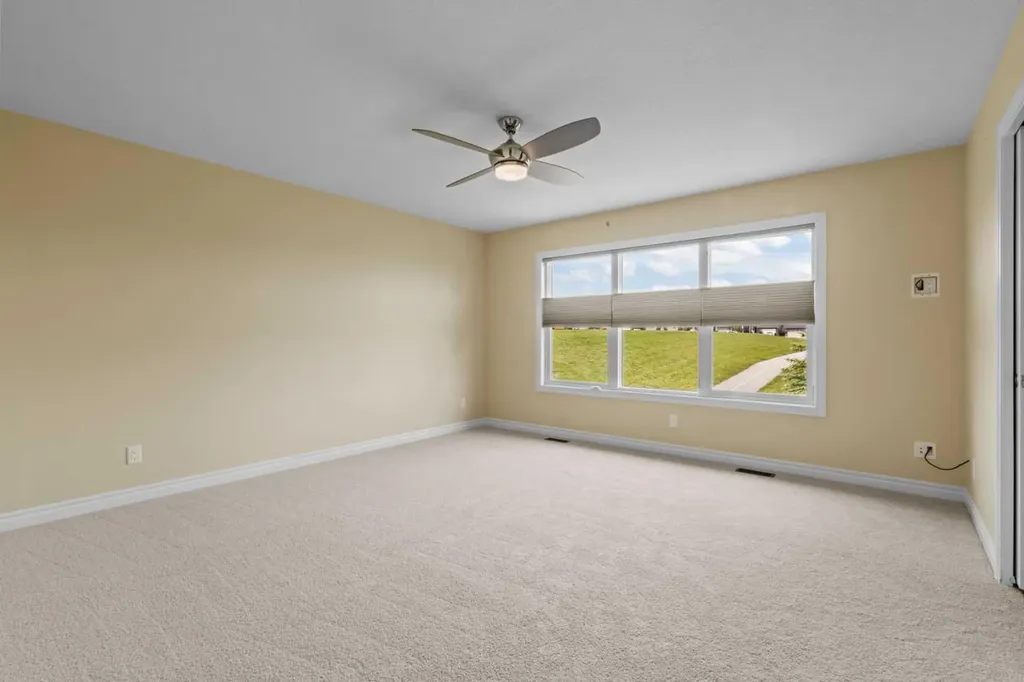 284 Nolancrest Heights NW Calgary AB T3R 0V8