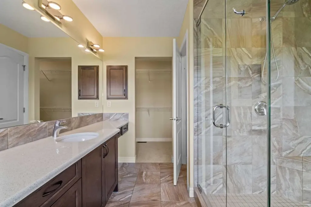 284 Nolancrest Heights NW Calgary AB T3R 0V8