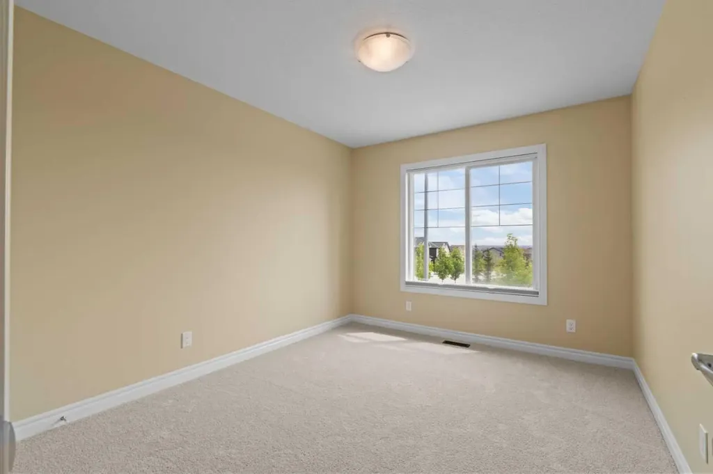 284 Nolancrest Heights NW Calgary AB T3R 0V8