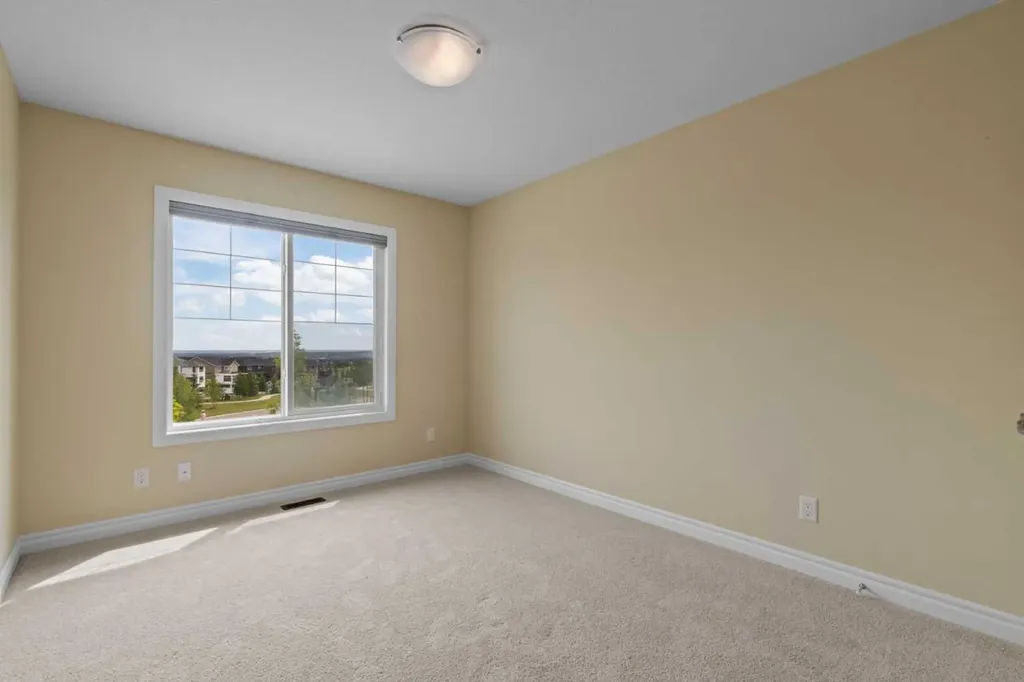 284 Nolancrest Heights NW Calgary AB T3R 0V8