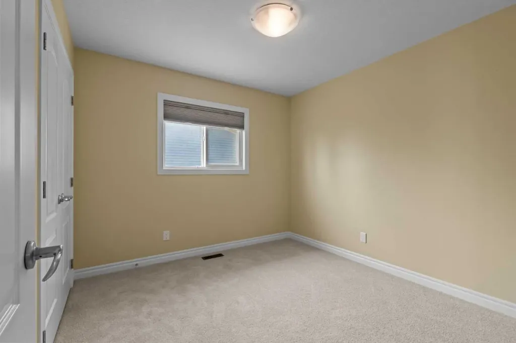 284 Nolancrest Heights NW Calgary AB T3R 0V8