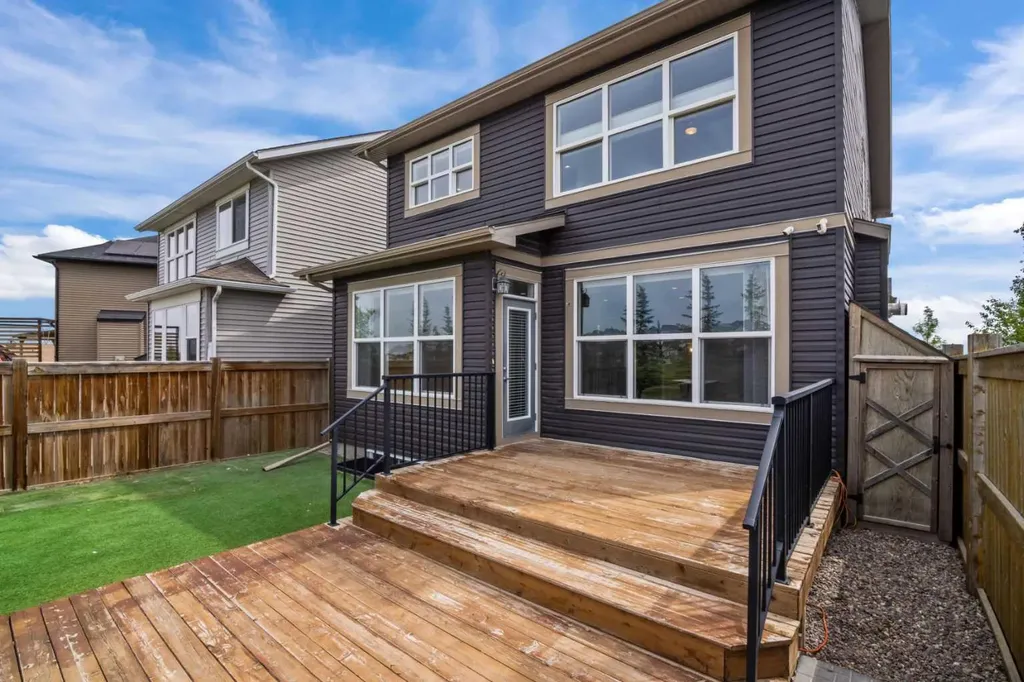 284 Nolancrest Heights NW Calgary AB T3R 0V8