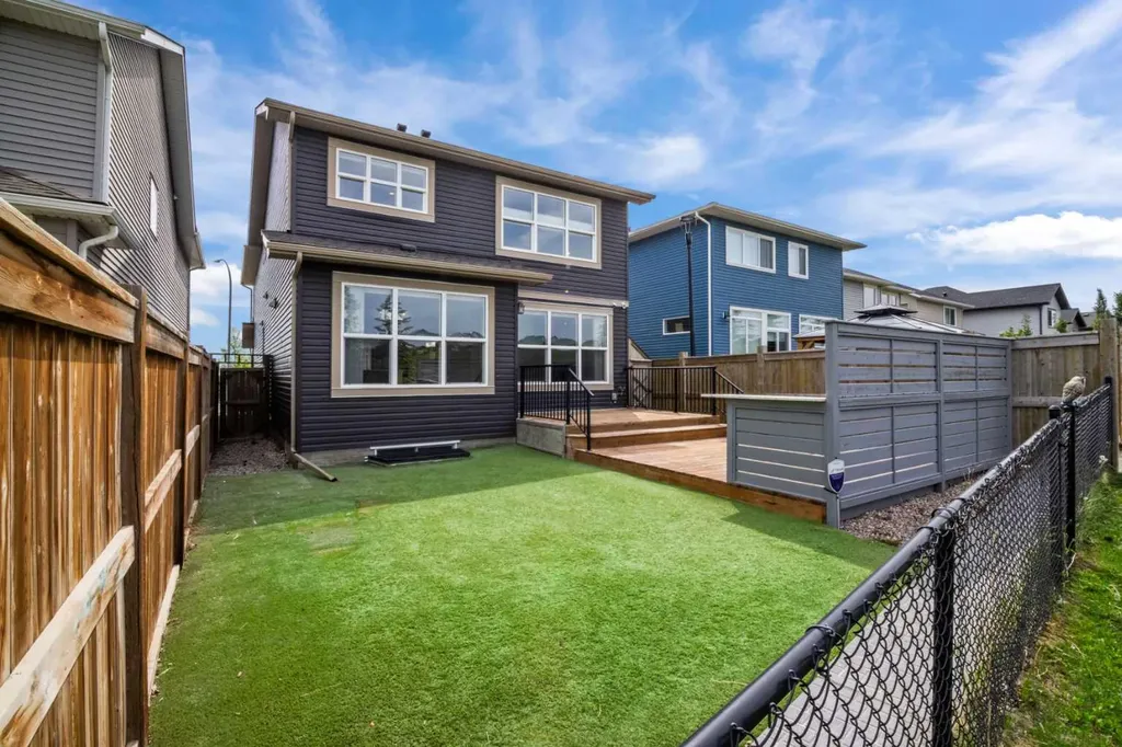 284 Nolancrest Heights NW Calgary AB T3R 0V8