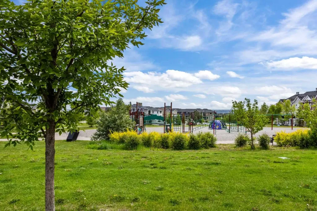 284 Nolancrest Heights NW Calgary AB T3R 0V8