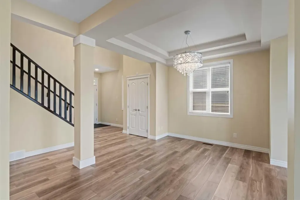 284 Nolancrest Heights NW Calgary AB T3R 0V8