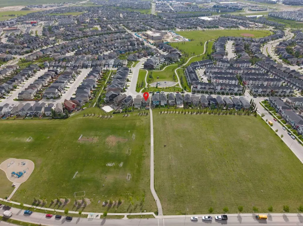284 Nolancrest Heights NW Calgary AB T3R 0V8