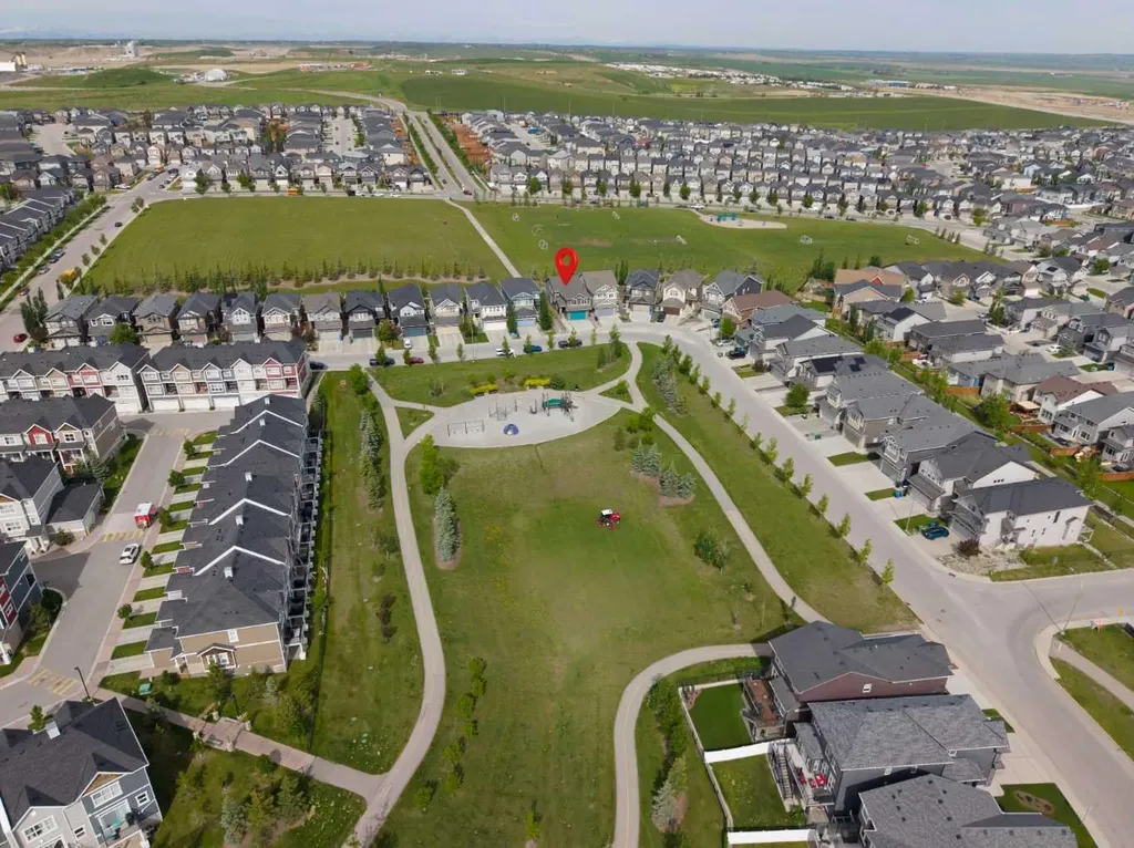 284 Nolancrest Heights NW Calgary AB T3R 0V8