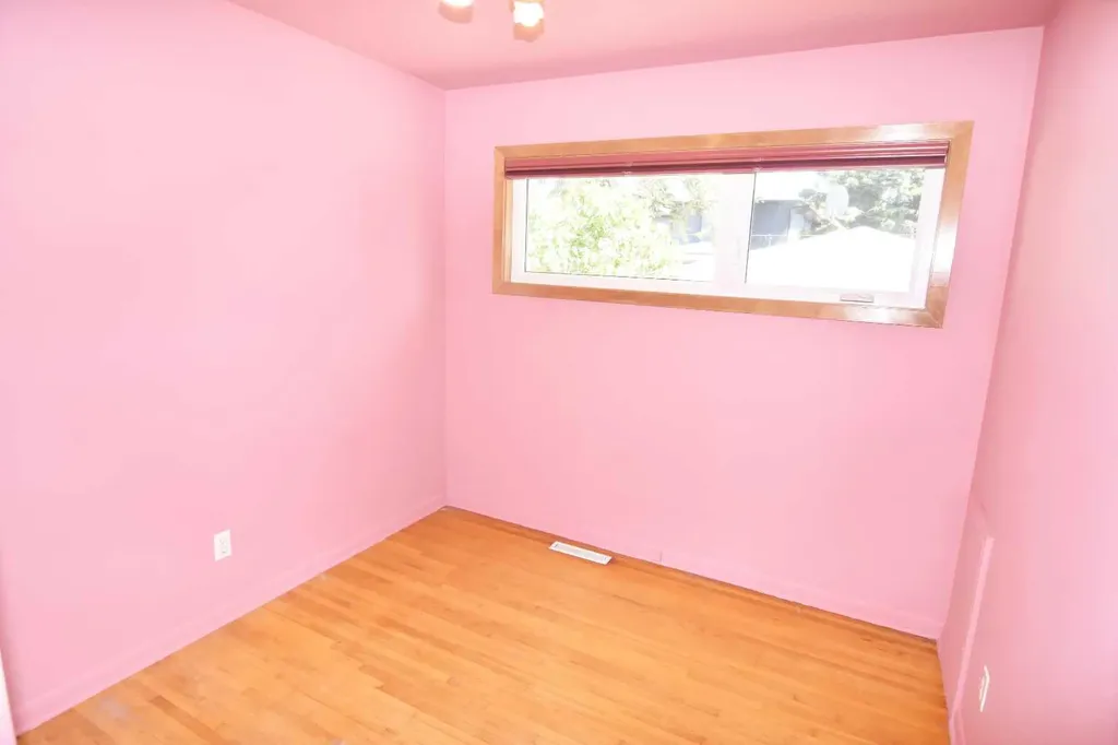 36 Cheyenne Crescent NW Calgary AB T2L 0Z2