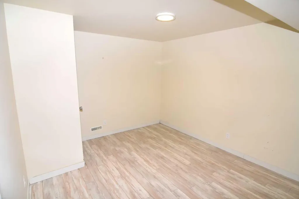 36 Cheyenne Crescent NW Calgary AB T2L 0Z2