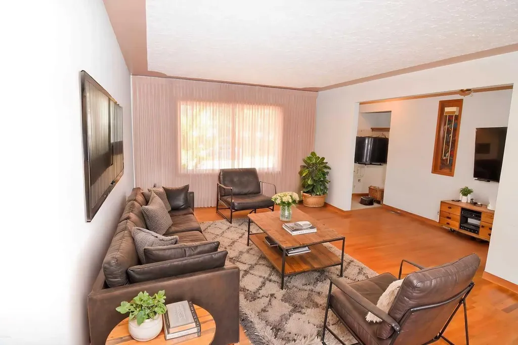 36 Cheyenne Crescent NW Calgary AB T2L 0Z2