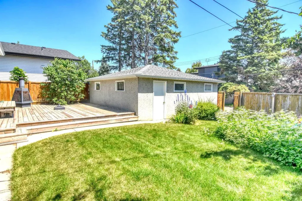 36 Cheyenne Crescent NW Calgary AB T2L 0Z2