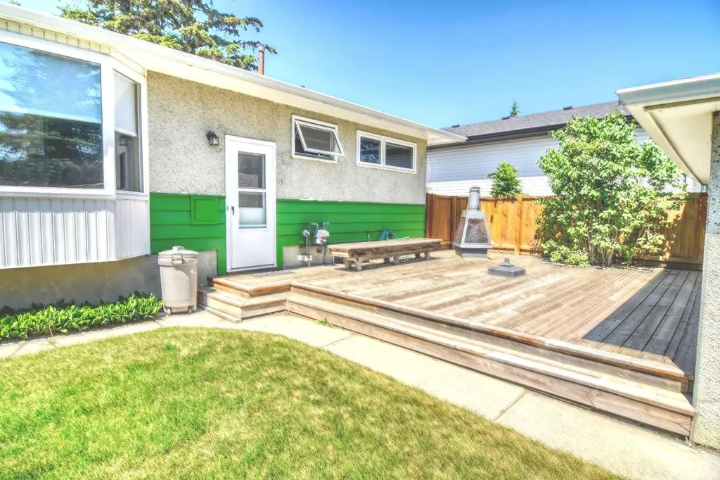 36 Cheyenne Crescent NW Calgary AB T2L 0Z2