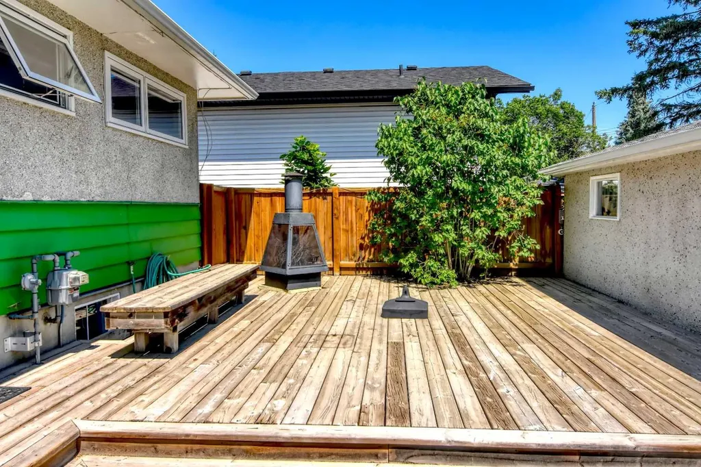 36 Cheyenne Crescent NW Calgary AB T2L 0Z2