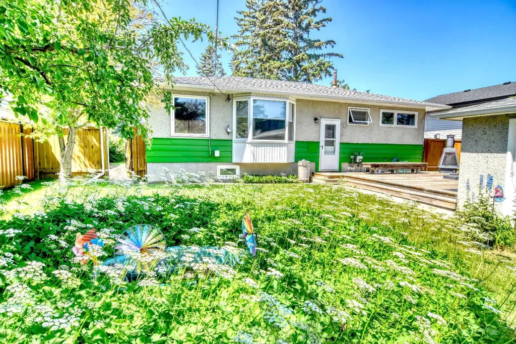 36 Cheyenne Crescent NW Calgary AB T2L 0Z2