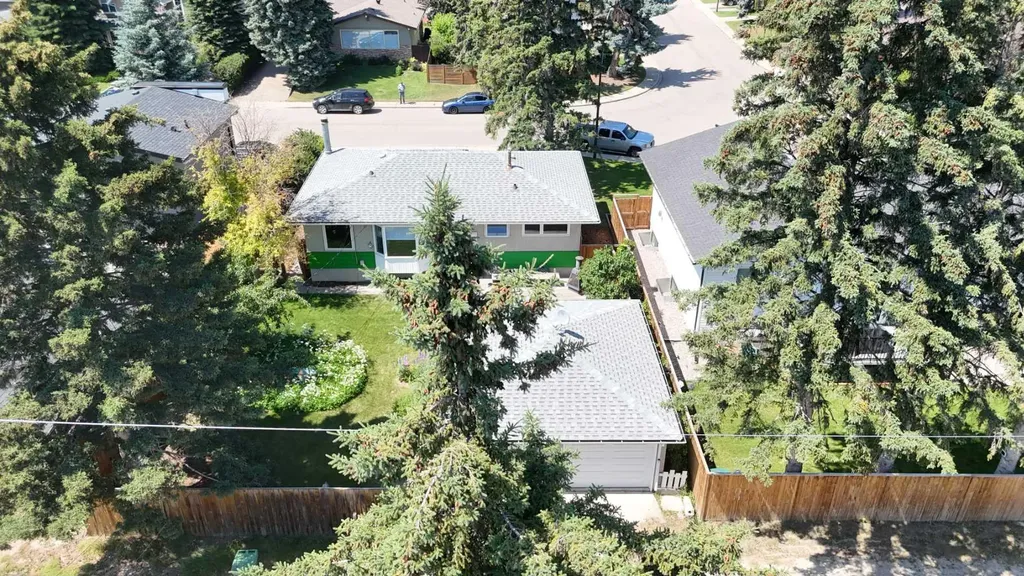 36 Cheyenne Crescent NW Calgary AB T2L 0Z2