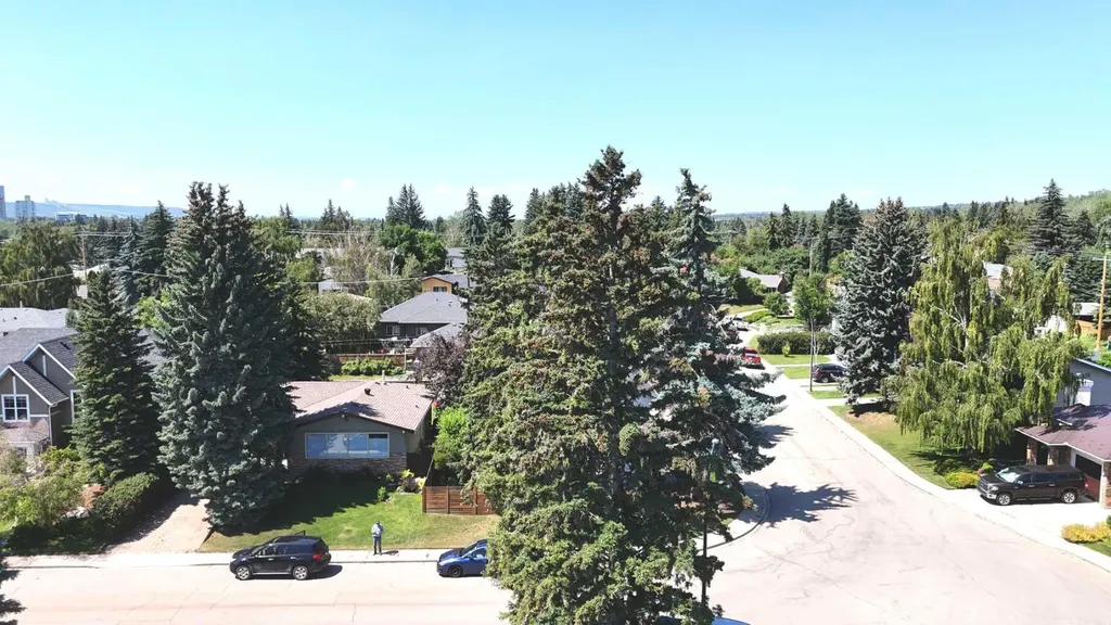 36 Cheyenne Crescent NW Calgary AB T2L 0Z2