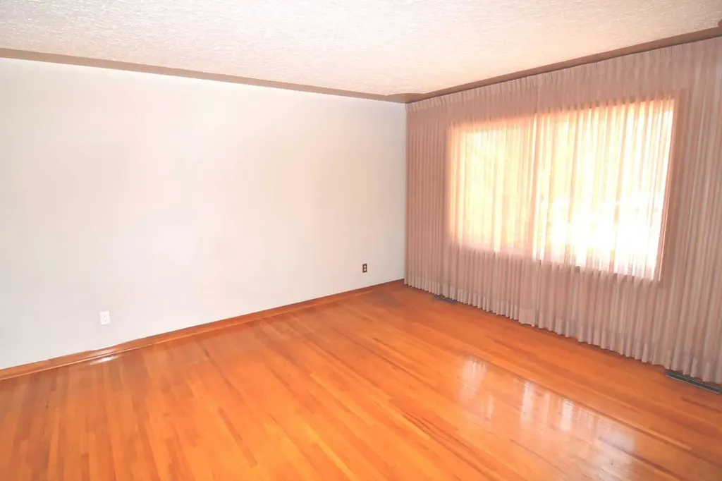 36 Cheyenne Crescent NW Calgary AB T2L 0Z2
