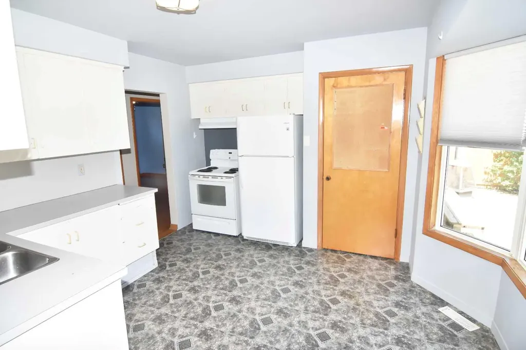36 Cheyenne Crescent NW Calgary AB T2L 0Z2