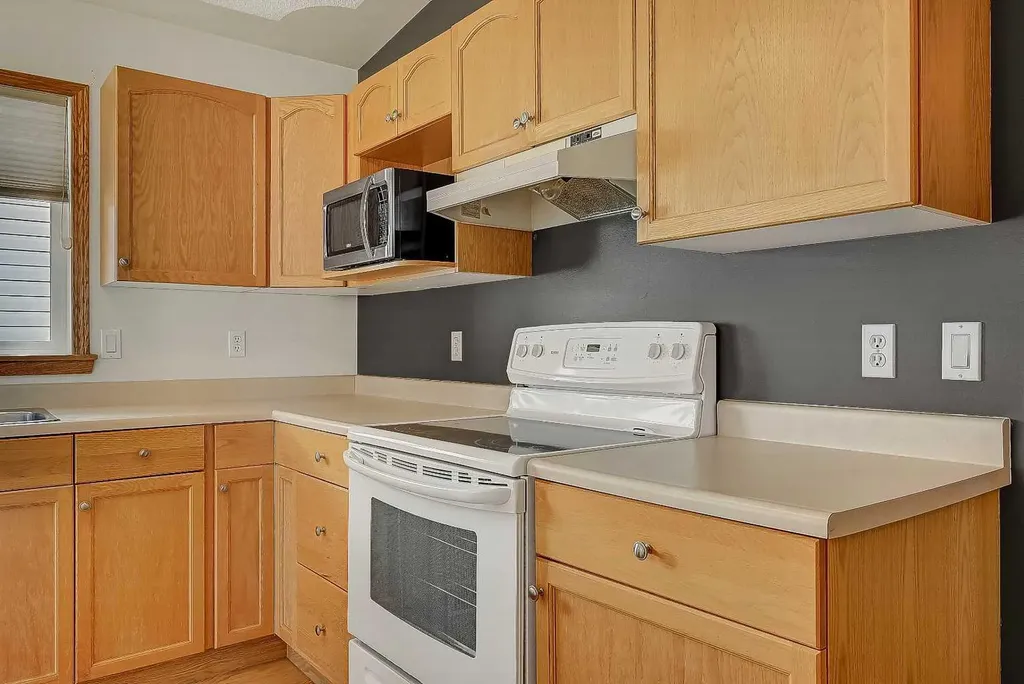 10309 74 Avenue Grande Prairie AB T8W 2M6