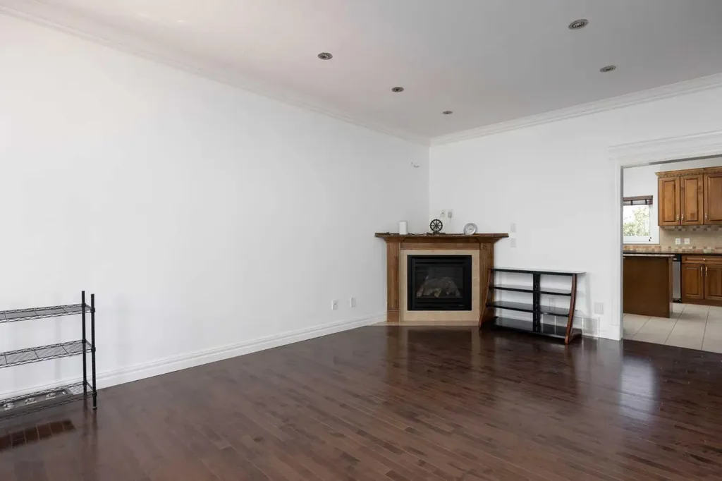 322 Grosbeak Way Fort Mcmurray AB T9K 0L8