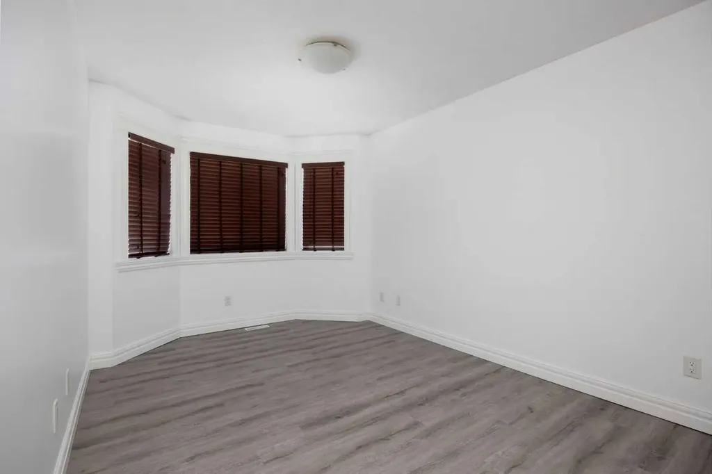 322 Grosbeak Way Fort Mcmurray AB T9K 0L8