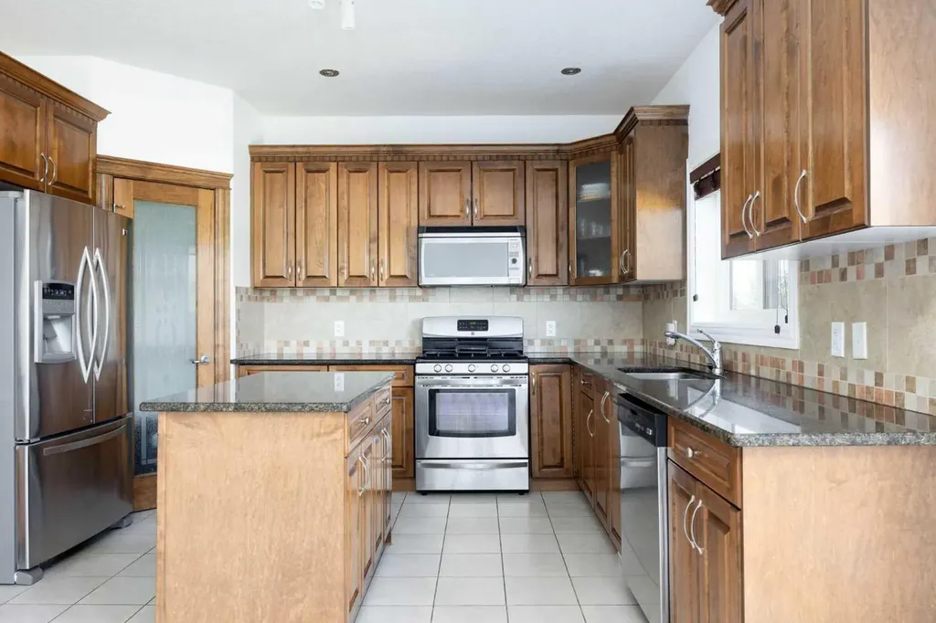 322 Grosbeak Way Fort Mcmurray AB T9K 0L8