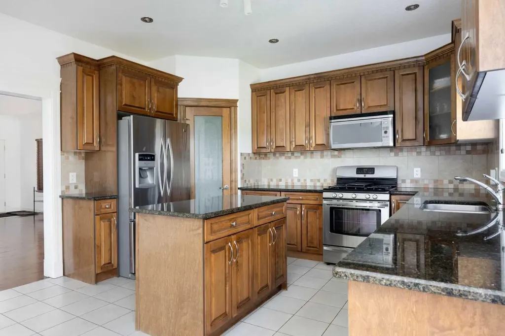 322 Grosbeak Way Fort Mcmurray AB T9K 0L8