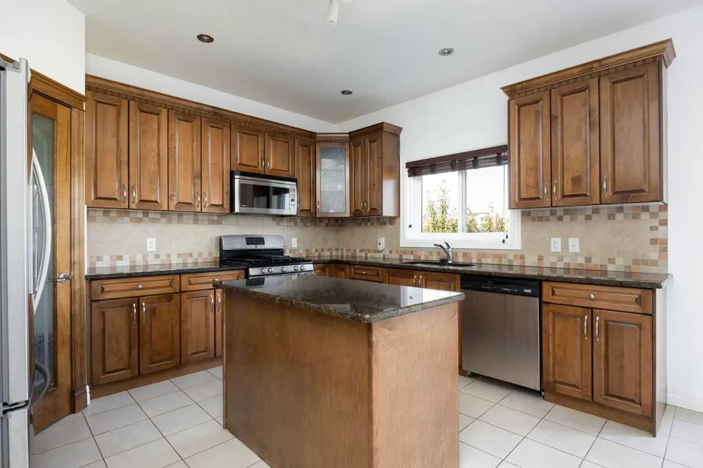 322 Grosbeak Way Fort Mcmurray AB T9K 0L8