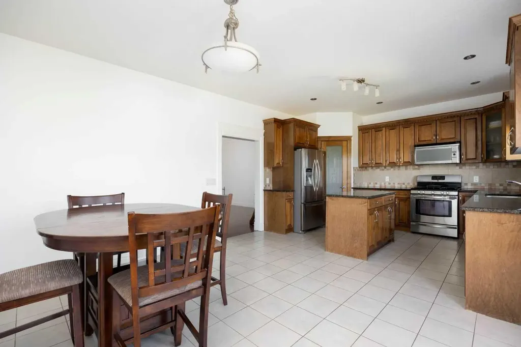 322 Grosbeak Way Fort Mcmurray AB T9K 0L8