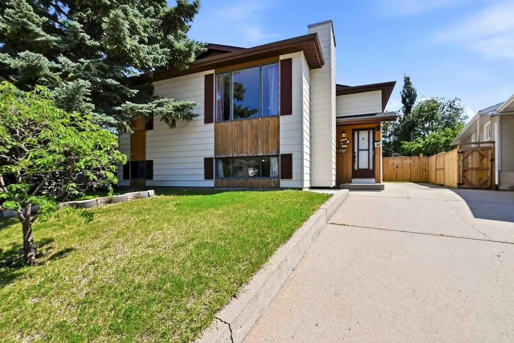 17 Gordon Street Red Deer AB T4P 2L6