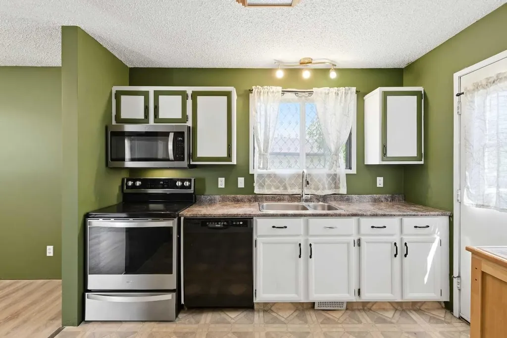 17 Gordon Street Red Deer AB T4P 2L6