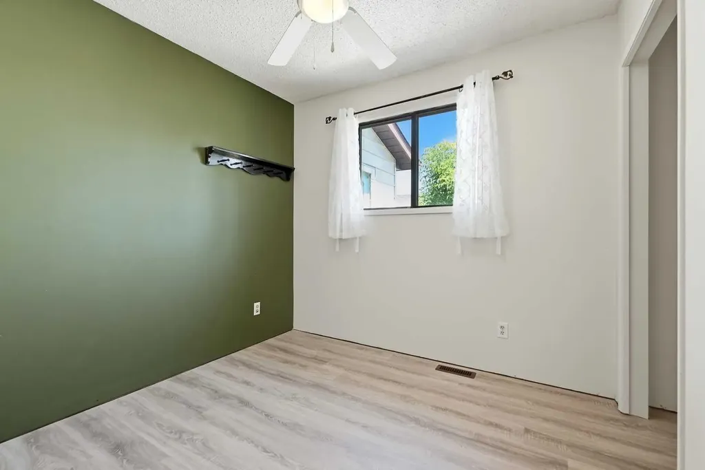 17 Gordon Street Red Deer AB T4P 2L6
