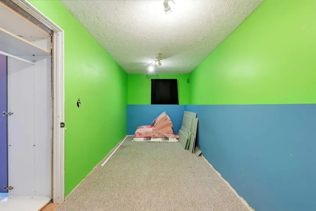 17 Gordon Street Red Deer AB T4P 2L6