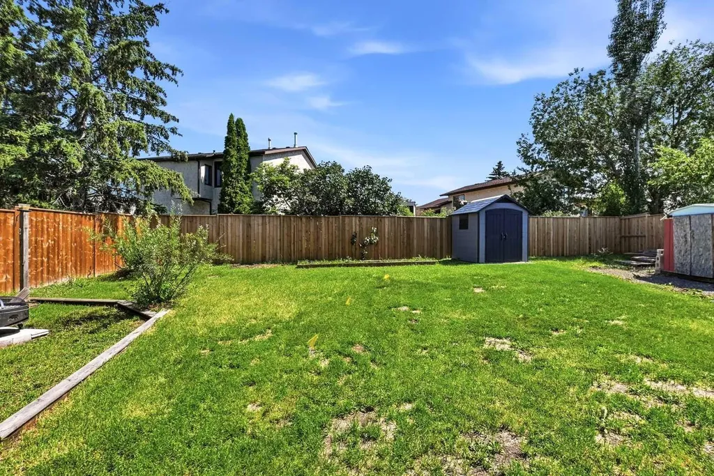 17 Gordon Street Red Deer AB T4P 2L6