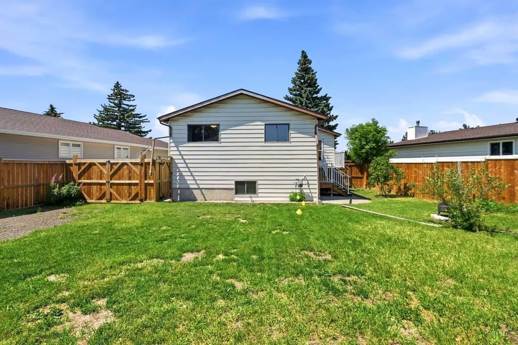 17 Gordon Street Red Deer AB T4P 2L6
