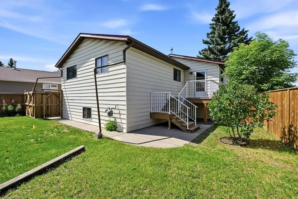 17 Gordon Street Red Deer AB T4P 2L6