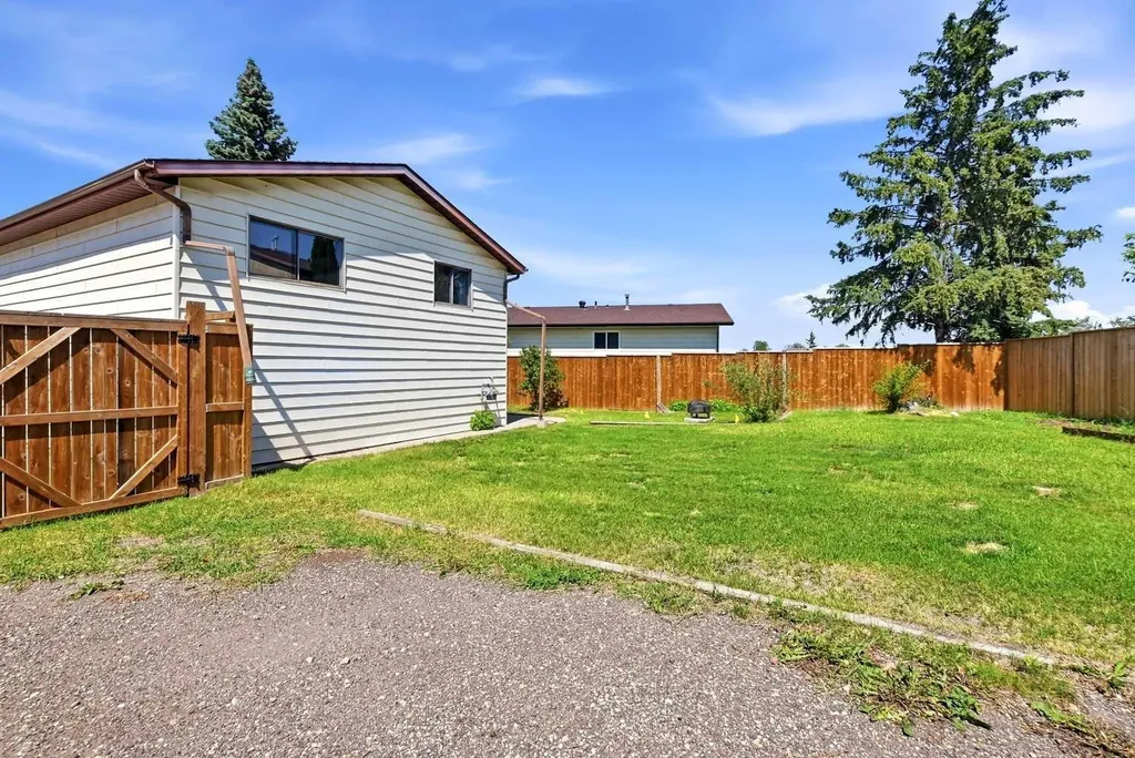 17 Gordon Street Red Deer AB T4P 2L6