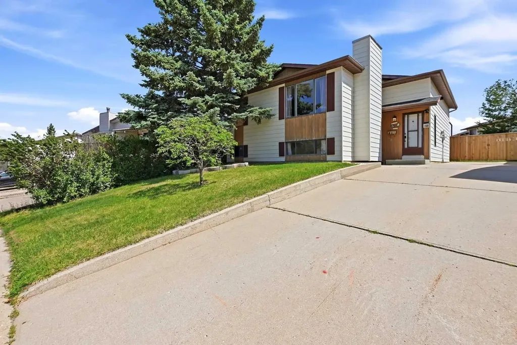 17 Gordon Street Red Deer AB T4P 2L6