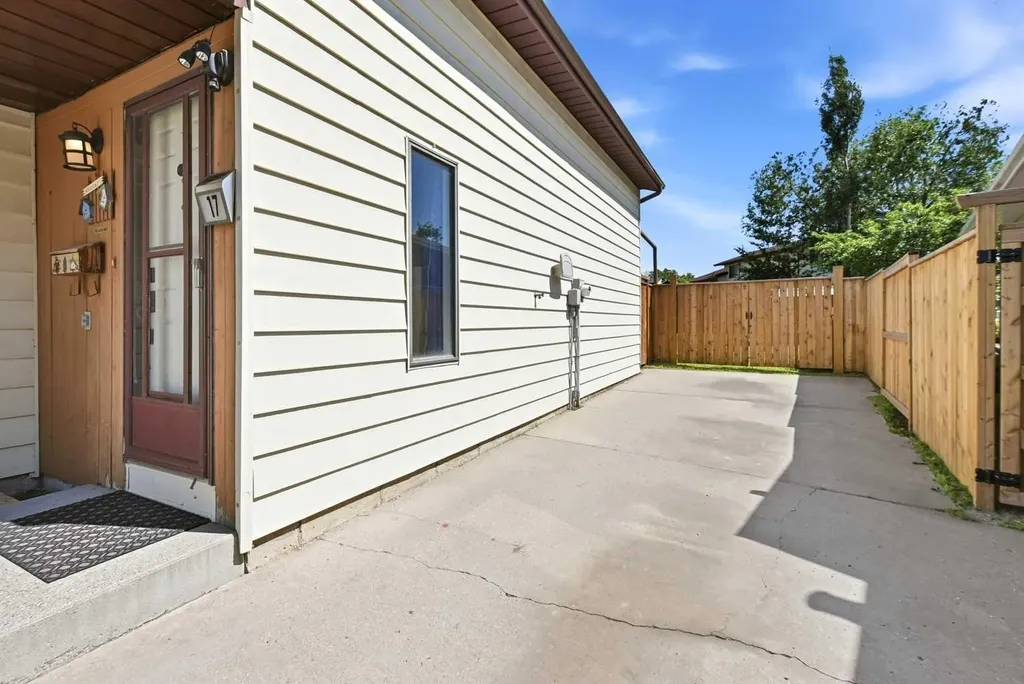17 Gordon Street Red Deer AB T4P 2L6