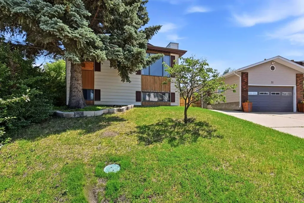 17 Gordon Street Red Deer AB T4P 2L6