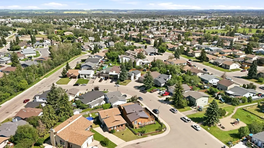 17 Gordon Street Red Deer AB T4P 2L6