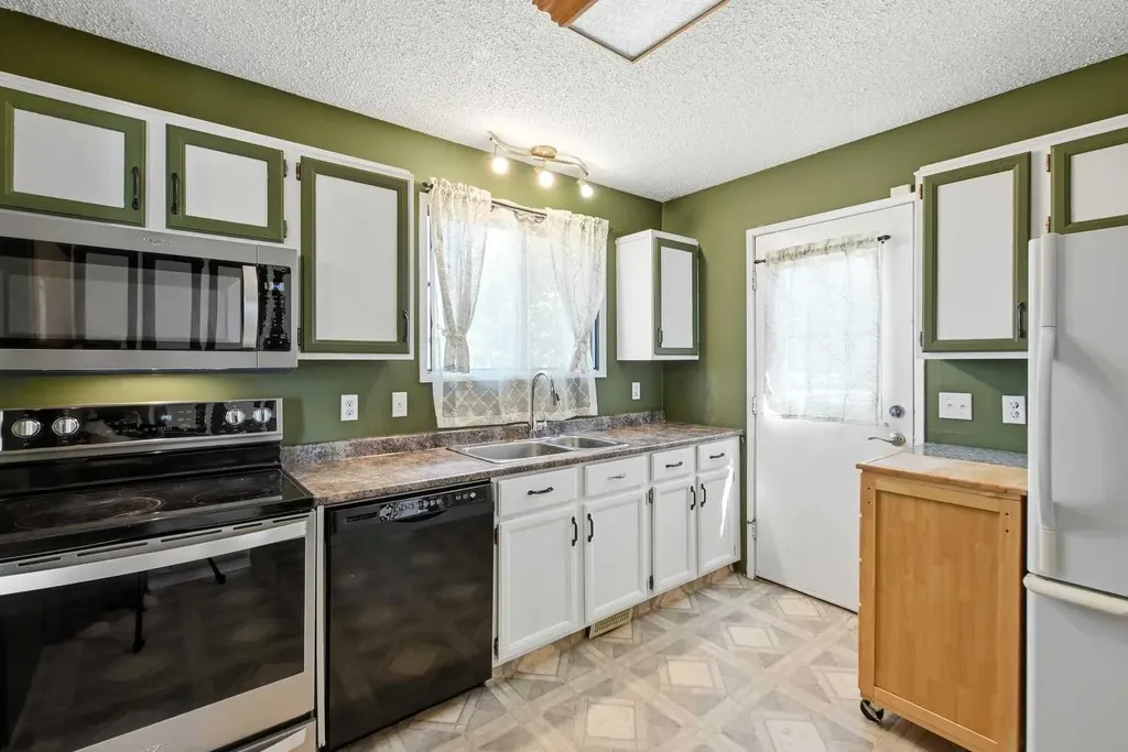 17 Gordon Street Red Deer AB T4P 2L6