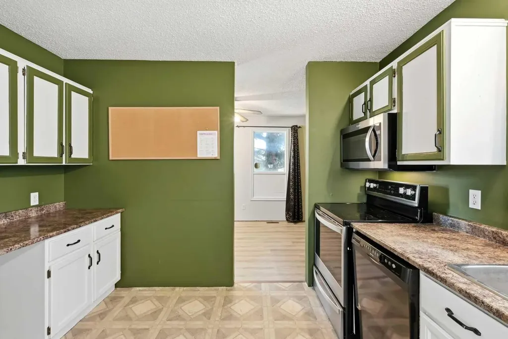 17 Gordon Street Red Deer AB T4P 2L6